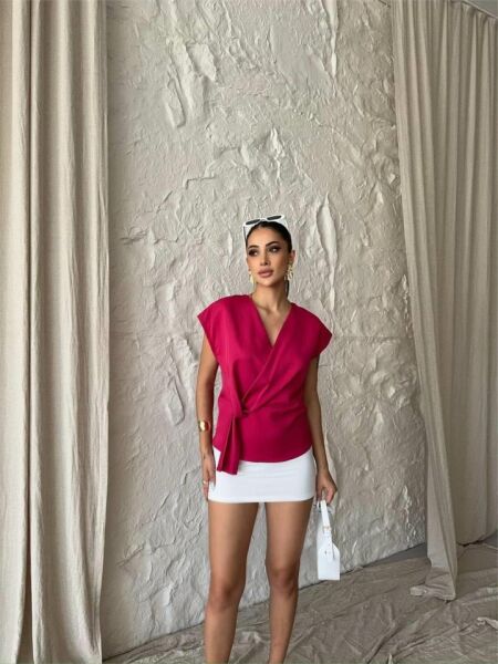 YANDAN BAĞLAMA DETAYLI KOLSUZ BLUZ - Fuşya