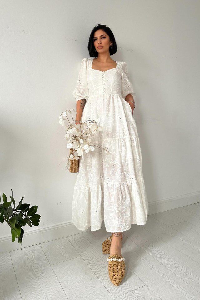 Beyaz Düğmeli Brode Elbise