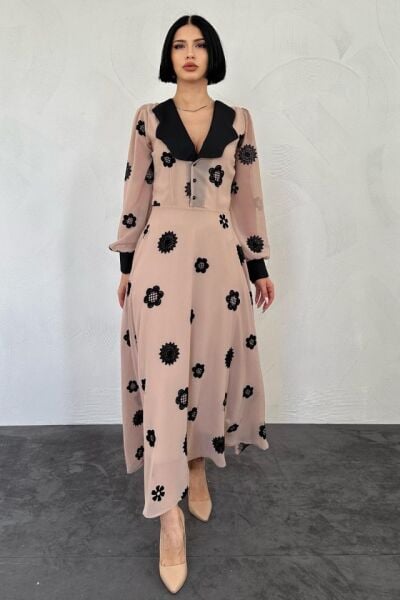 Vizon Yaka Nakışlı Elbise