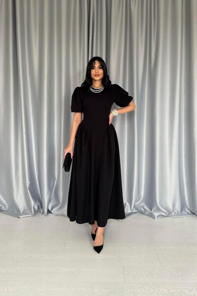 Siyah Etek Yanları Büzgülü Balon Kollu Elbise