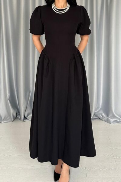Siyah Etek Yanları Büzgülü Balon Kollu Elbise