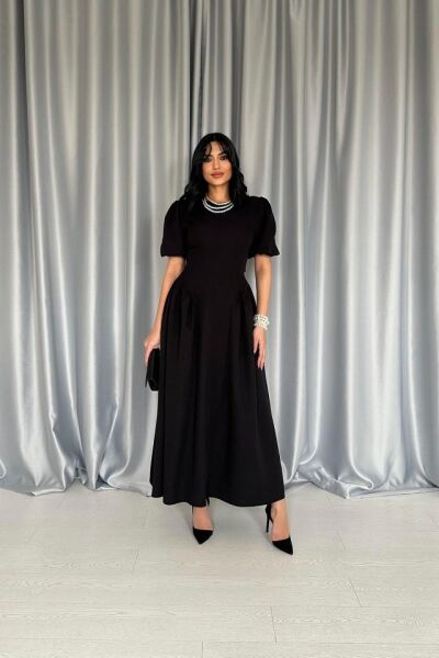 Siyah Etek Yanları Büzgülü Balon Kollu Elbise