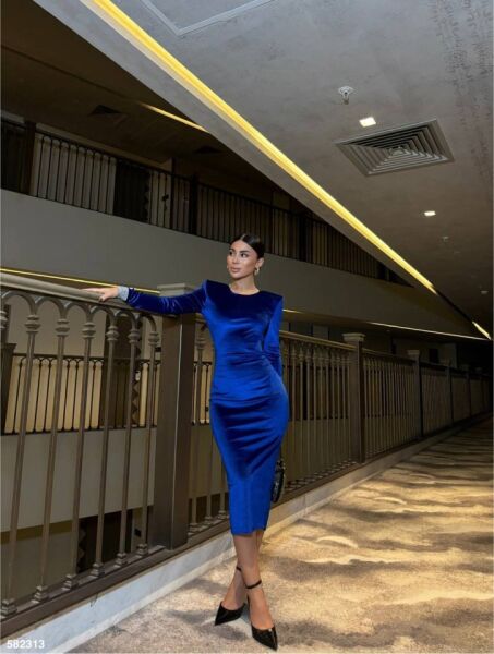 Kadın Bisiklet Yaka Vatkalı Manşet Detay Kadife Kumaş Midi Boy Elbise