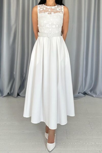 Beyaz Önü Dantel Detaylı Kemerli Elbise