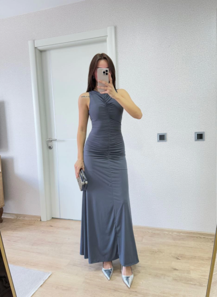 Kolsuz Büzgülü Uzun Elbise - Füme