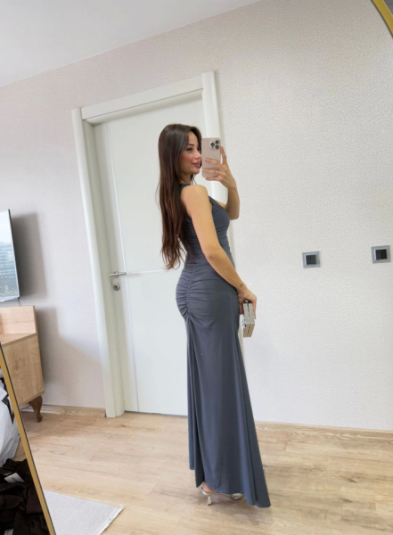 Kolsuz Büzgülü Uzun Elbise - Füme