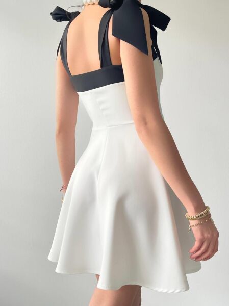 Cloche Omuzu Fiyonklu Elbise