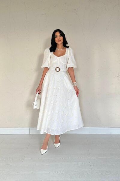 Ekru Göğüs Kup Detaylı Kemerli Brode Elbise