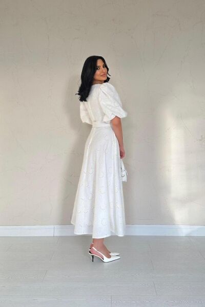 Ekru Göğüs Kup Detaylı Kemerli Brode Elbise