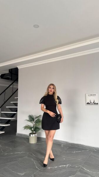 Kadın Atlas Kumaş Iç Astarlı Gizli Fermuarlı Inci Düğme Detaylı Mini Elbise