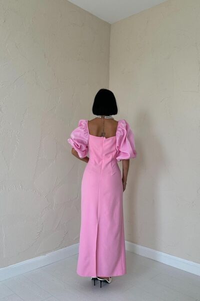 Pembe İşlemeli Kolu Garnili Elbise