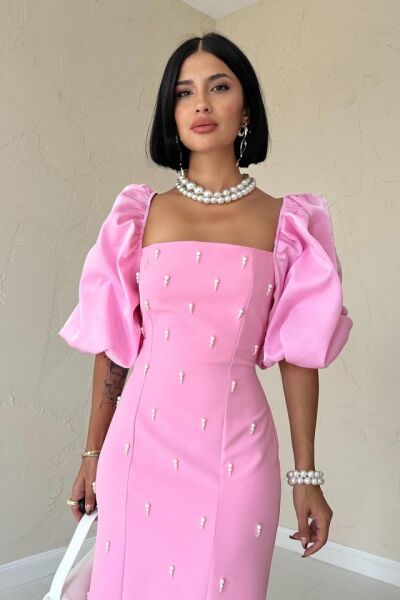 Pembe İşlemeli Kolu Garnili Elbise