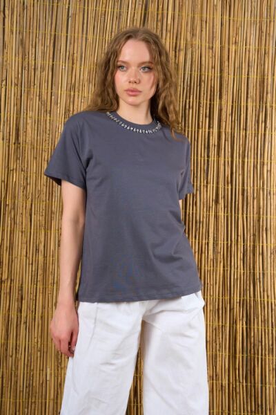 Yakası Taşlı Tshirt - Füme