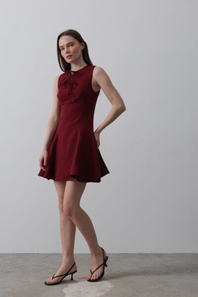 Fiyonk Detay Sıfır Kollu Mini Elbise - Bordo