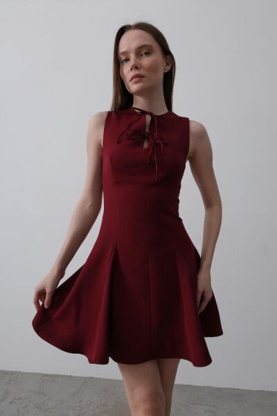 Fiyonk Detay Sıfır Kollu Mini Elbise - Bordo