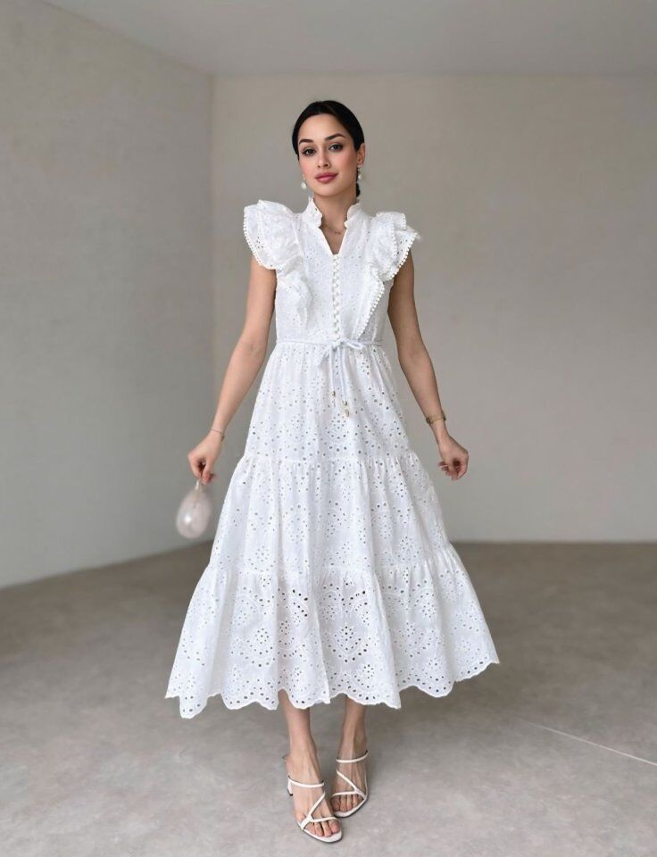 Beyaz Fırfırlı Düğmeli Elbise