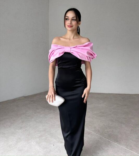 Pembe Önü Fiyonklu Elbise