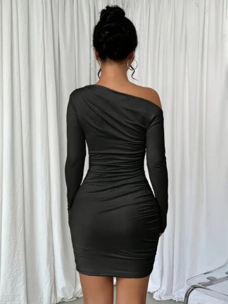 Kadın Uzun Kollu Tek Omuzu Açık Yanlardan Büzgülü Kısa Sandy Elbise