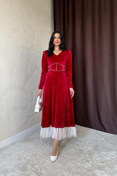 Kırmızı İnci Aksesuarlı Kadife Elbise