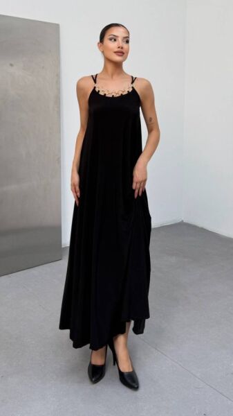 Kadın Omuz Askılı Kuş Gözü Zincir Detay Sandy Kumaş Maxi Boy Elbise