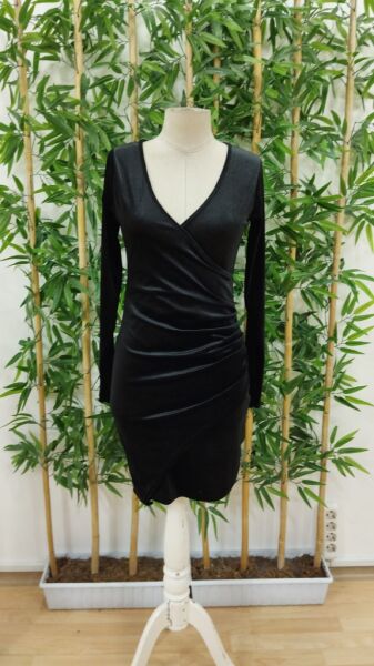 Kadın Uzun Kollu Kruvaze Yaka Kısa Kadife Elbise