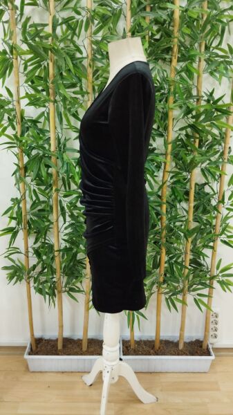 Kadın Uzun Kollu Kruvaze Yaka Kısa Kadife Elbise