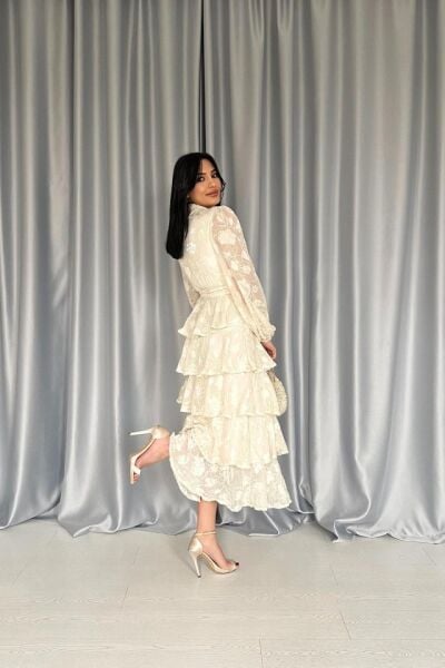 Bej Valonlu Şeritli Kat Kat Elbise